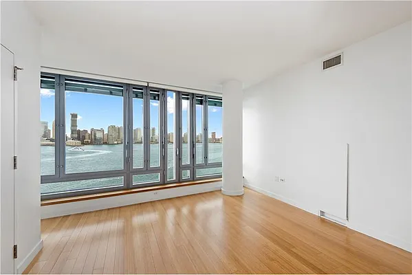 Rented by R New York | media 25