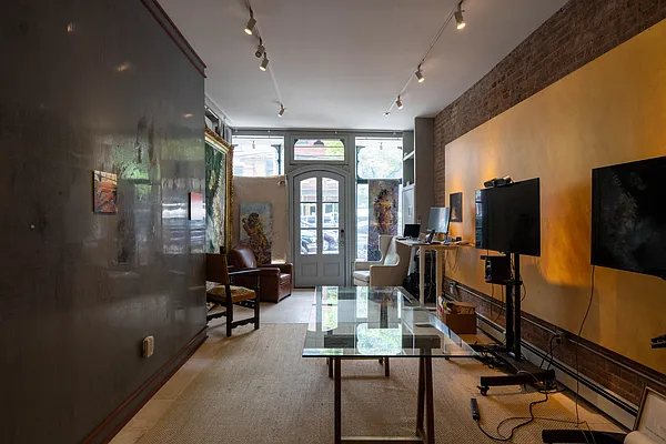 Rented by Compass | media 7