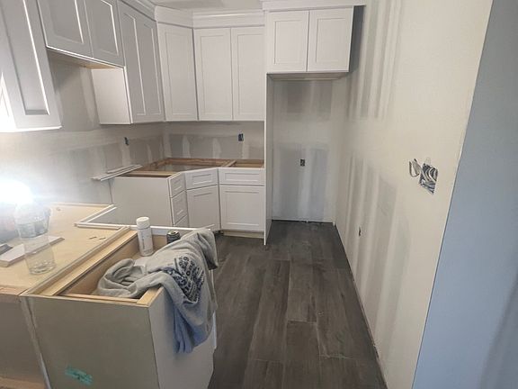 4th image of 22 Lawrence Ave #2