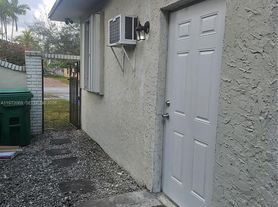 6901 SW 95th Ave, Miami, FL