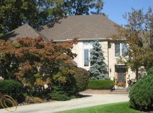 2266 Deer Path Ct, Troy, MI