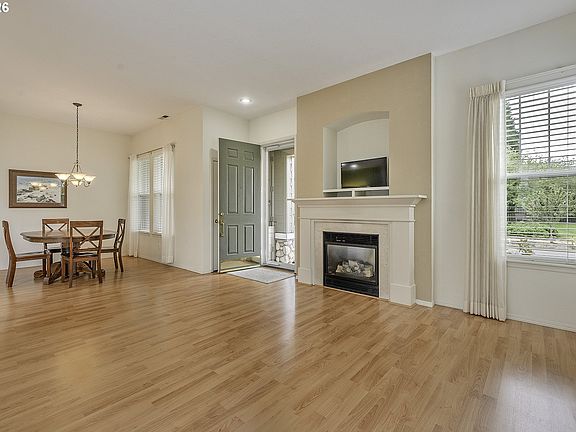 4th image of 6235 NE Rosebay Dr