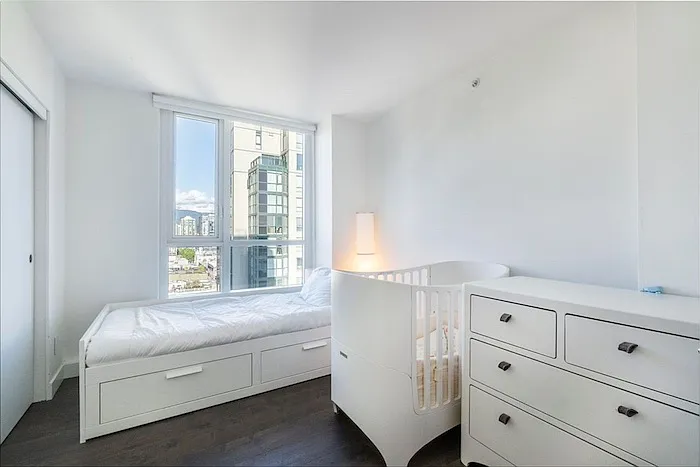 388 Drake St — Photo 18