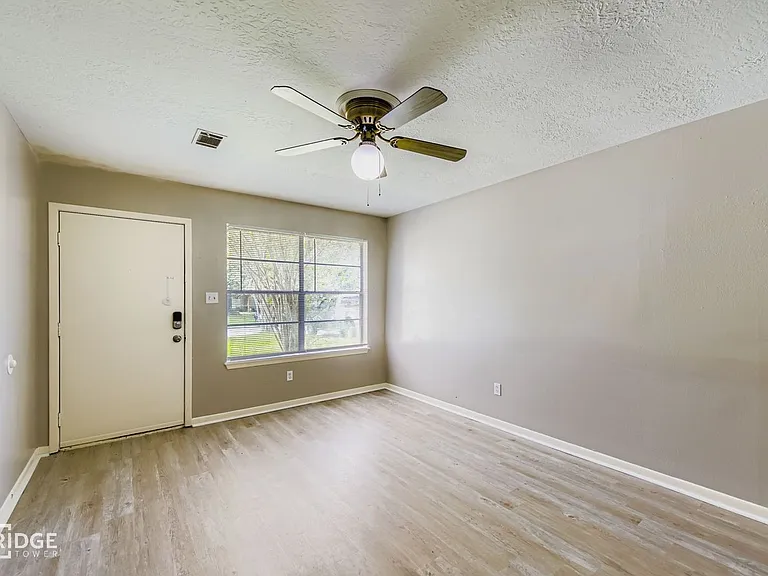 1611 Hazelwood St #A — Photo 5