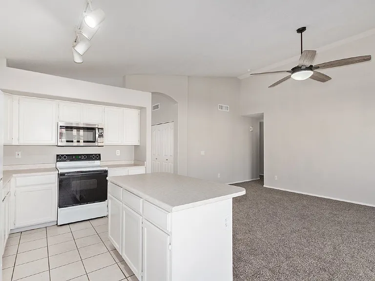 12454 W Holly St — Photo 12