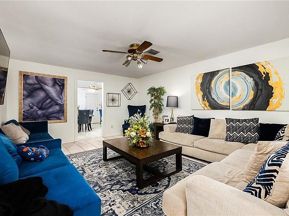 2nd image of 2027 Pena St