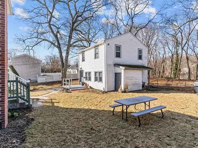 21 Plymouth St — Photo 7