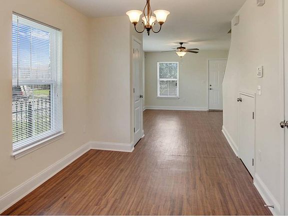 3rd image of 2810 Jackson Ave