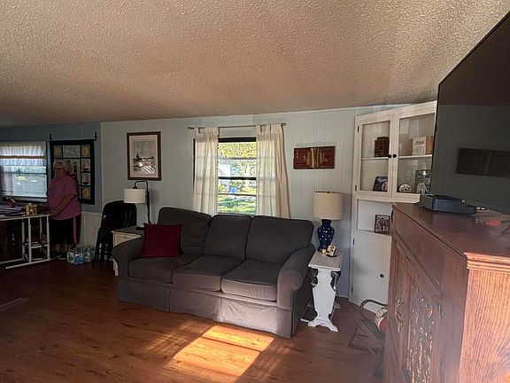 5th image of 6843 Maple Ln