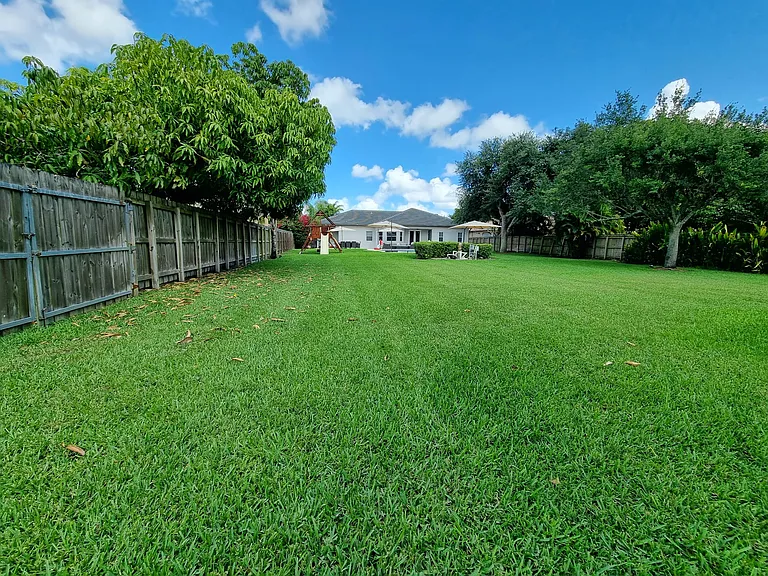 5761 Surrey Cir E — Photo 18