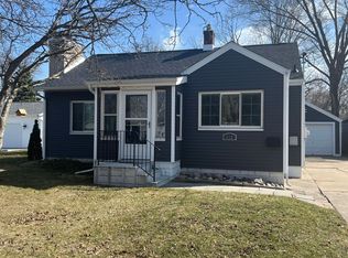 613 Hart St, Essexville, MI