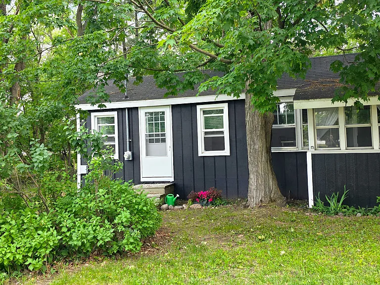 1304 Darwin Ave — Photo 1