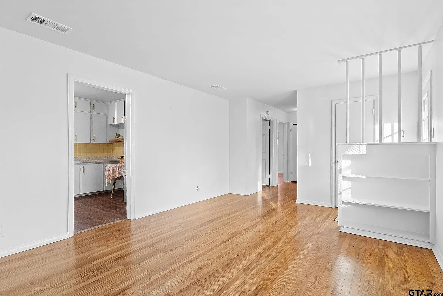3 bed, 1072 sqft, $1,400 — Photo 3