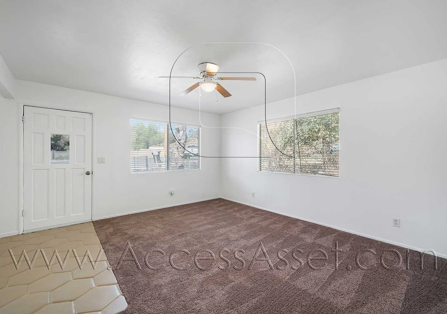 Charming 4 Bed/2 Bath home With A Spacious Yard! — Photo 2