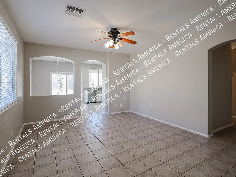 16926 W Nottingham Way — Photo 4