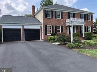 9915 Chase Hill Ct, Vienna, VA 22182