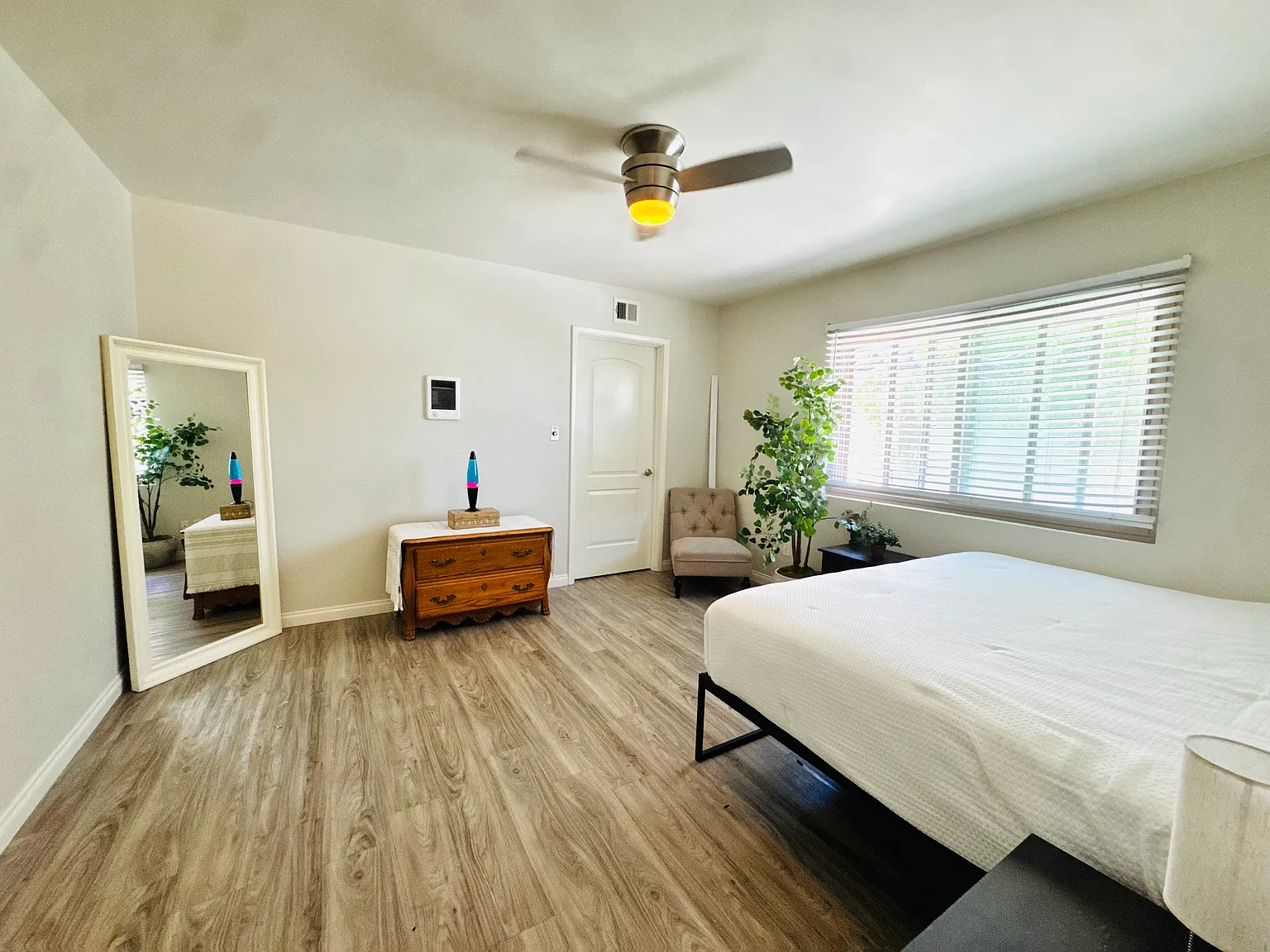 1 bed, 1350 sqft, $3,000 — Photo 2