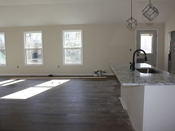 5th image of 105 Clara Dr