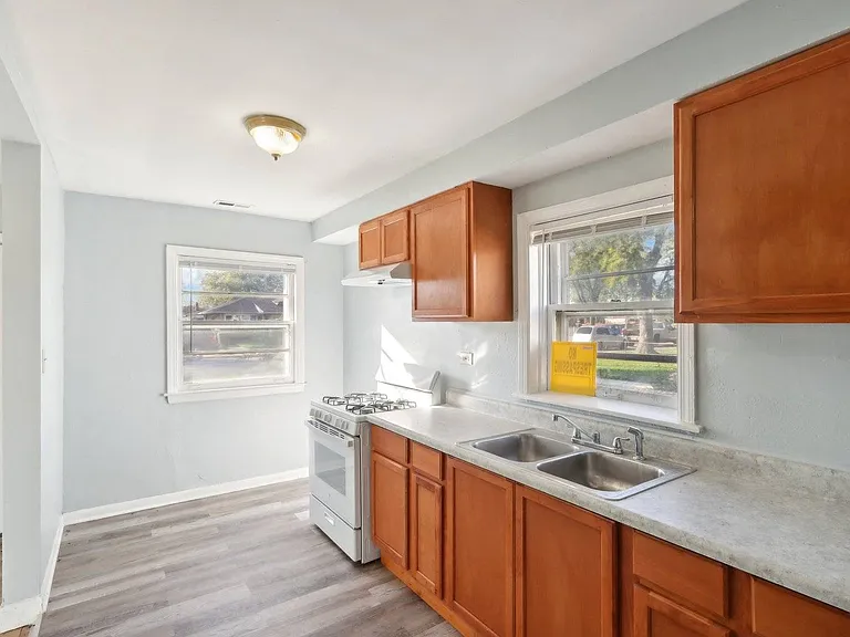 12219 S Throop St — Photo 3