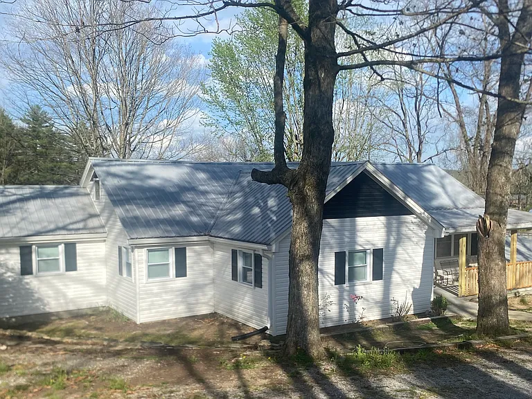 178 Oak St — Photo 2
