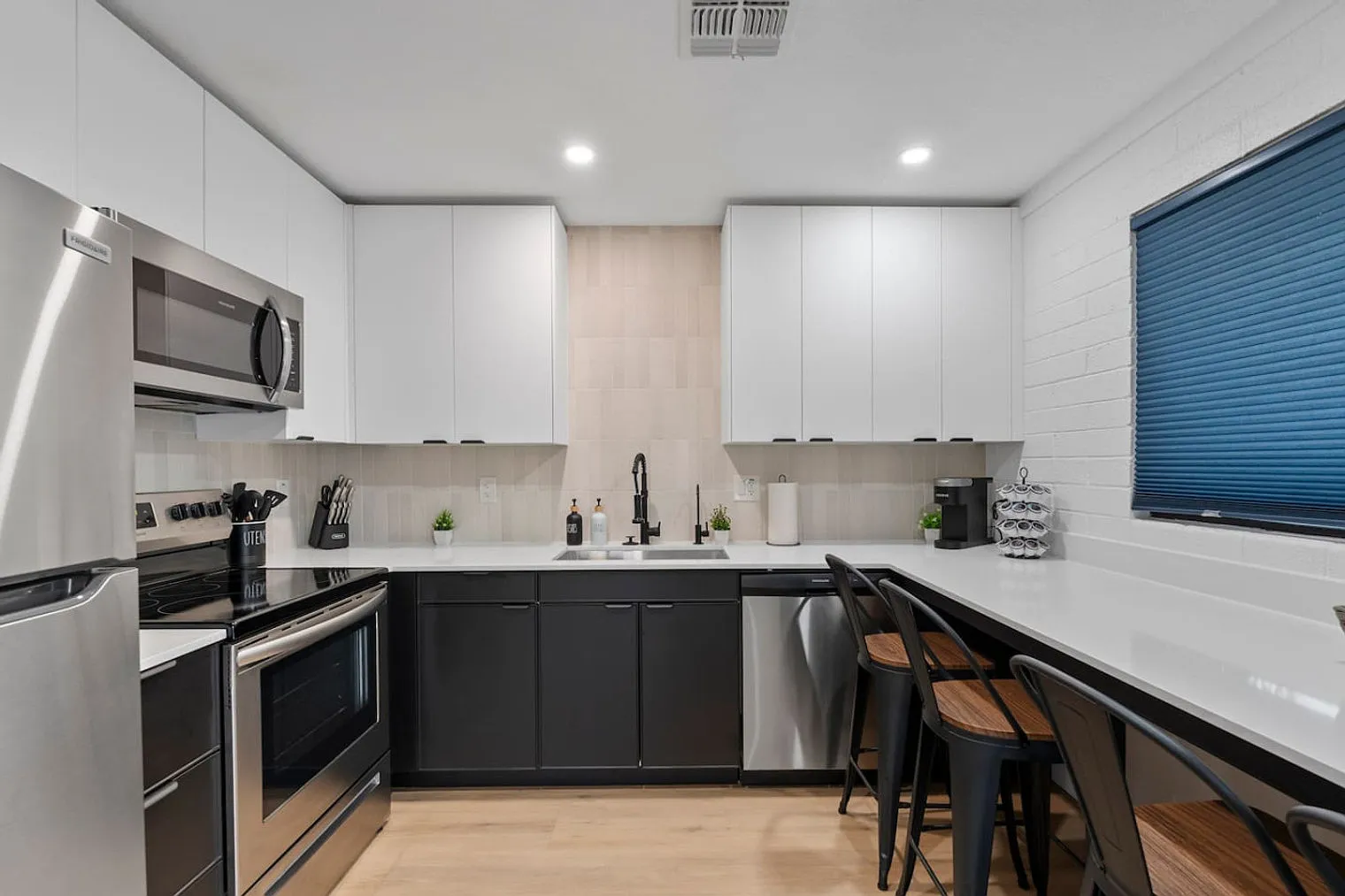 2 bed, 1.0 bath, $3,953 — Photo 2