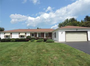 96 Olde Harbour Trl, Rochester, NY 14612