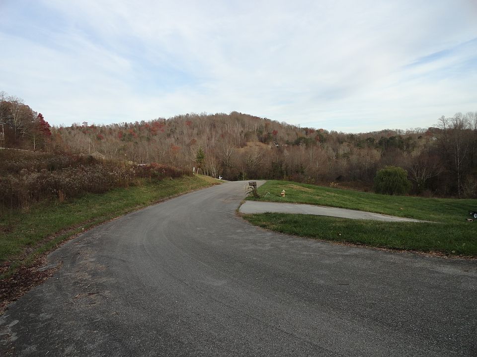 2nd image of Emerald Glen Drive