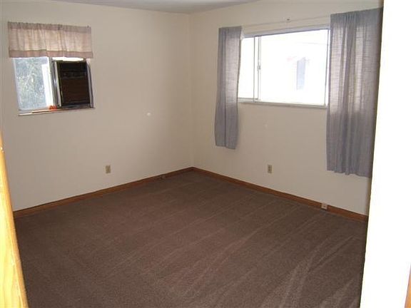 5th image of 150 E Stafford Ave