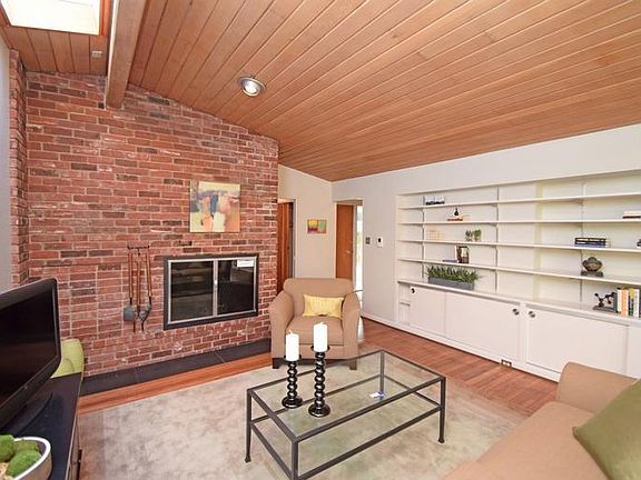 4th image of 536 Evanswood Pl