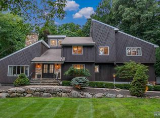 3 Danebury Downs, Saddle River, NJ 07458