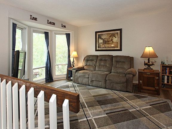 4th image of 4130 Jacquelyn Dr
