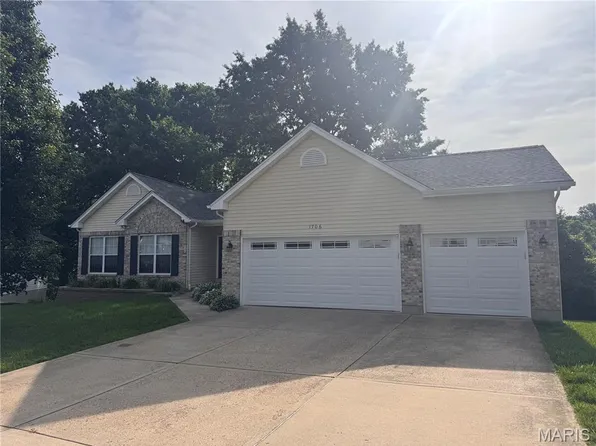 1706 Chestnut Farms Ct, Fenton, MO 63026