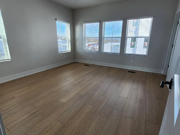 4118 Indiana Ave — Photo 35