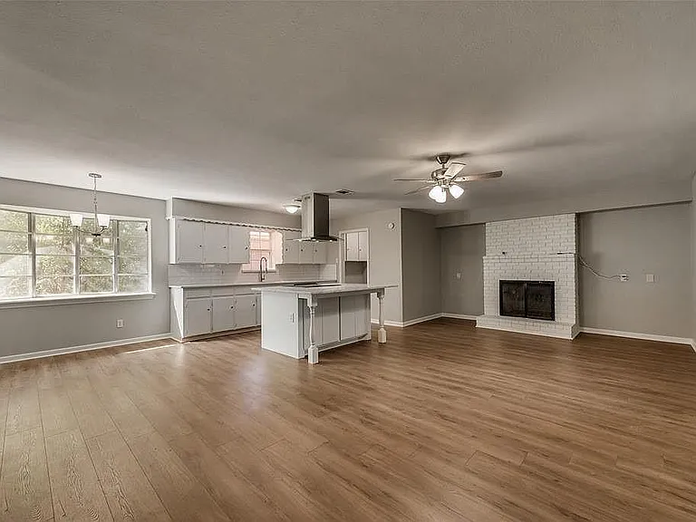 8423 Cadenza Ln — Photo 10