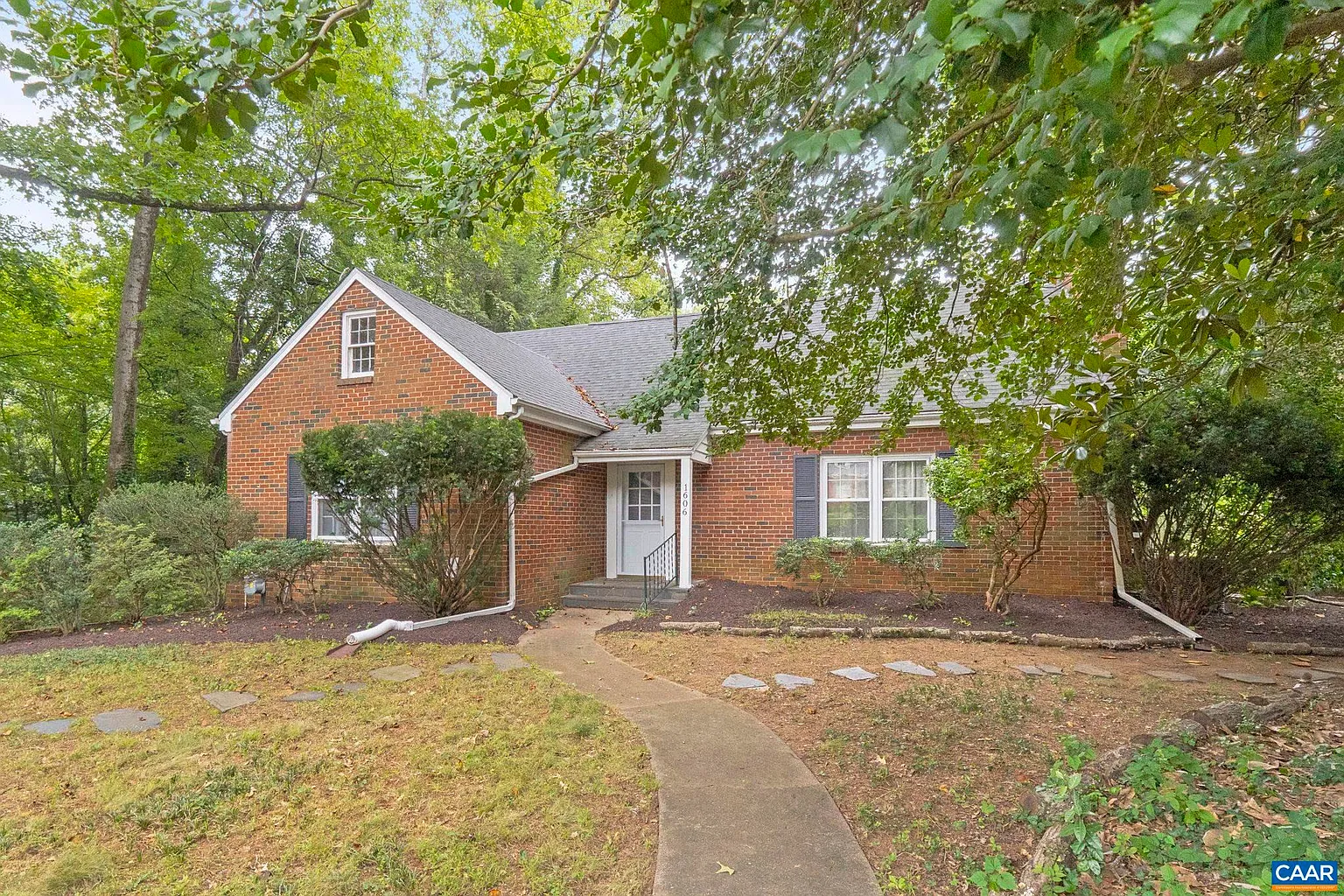1606 Grove Rd photo 1