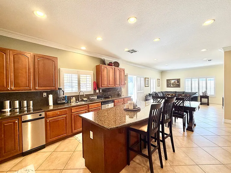 26187 Isherwood St — Photo 11