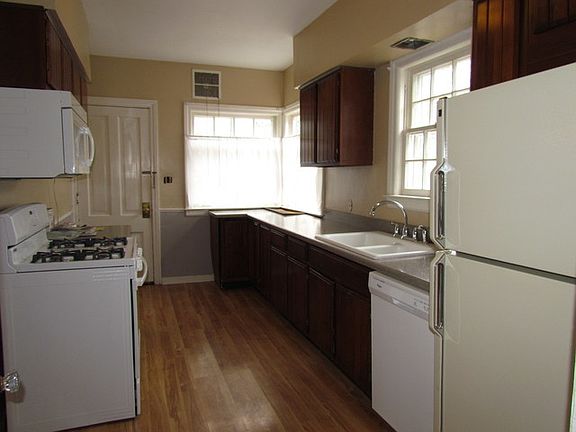 5th image of 102 N Oak St