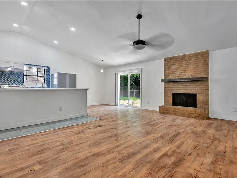 4908 Jade St — Photo 2