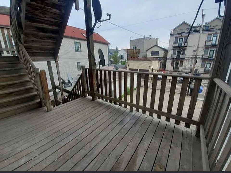 1st image of 1637 W Huron St #2R