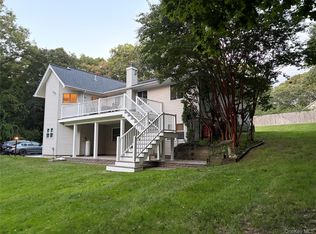 68 Chestnut St, Mount Sinai, NY 11766