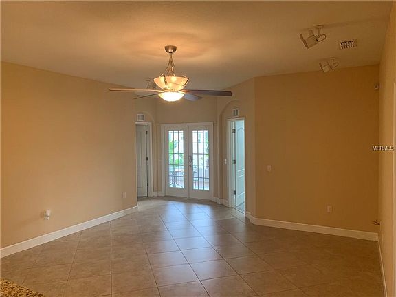 5th image of 1941 Griffins Green Dr