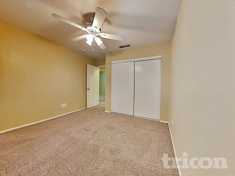 11514 W Wethersfield Rd — Photo 8