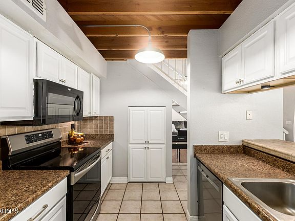 2nd image of 842 E MANOR Drive