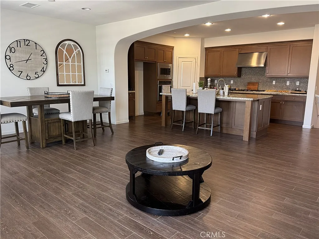 3 bed, 3.5 bath, 2453 sqft, $4,700 — Photo 1