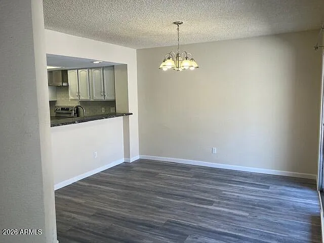 530 E Kerry Ln — Photo 22
