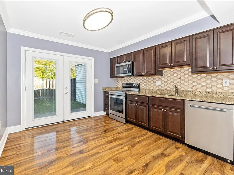 557 Lancaster Pl — Photo 7