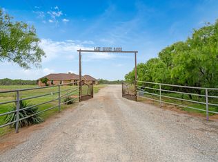 5500 Peterson Rd N, Iowa Park, TX 76367