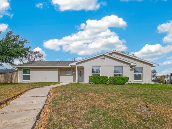 706 Scenic Dr, Baytown, TX 77521