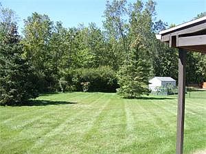 3rd image of 19 Lakewood Dr