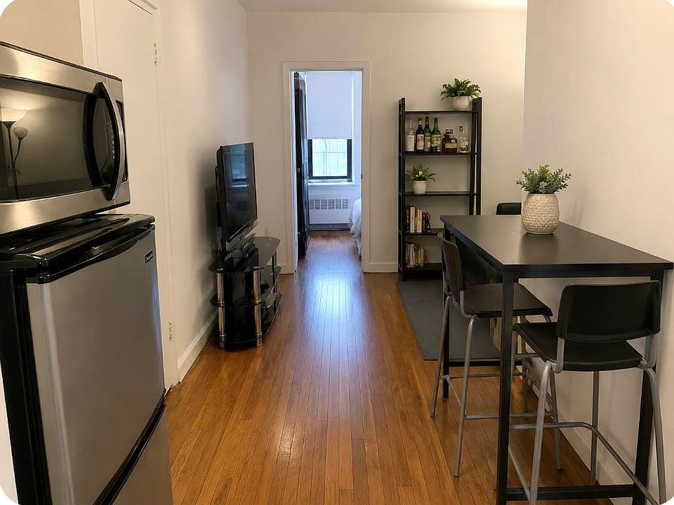 2nd image of 208 E 88th St APT 2C